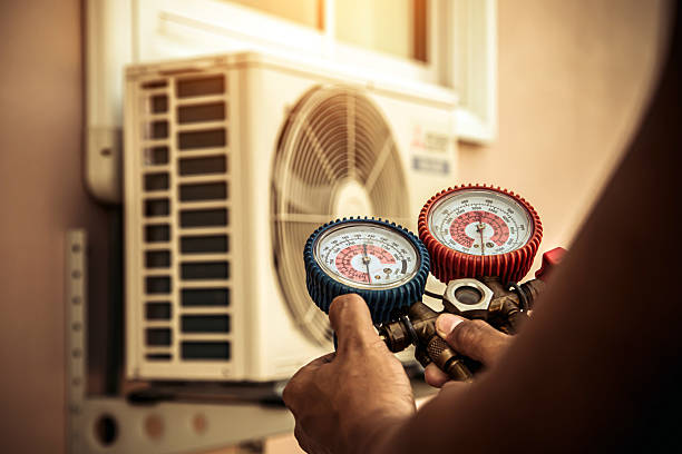 Professional Hvac technician working in Kendall Park, NJ